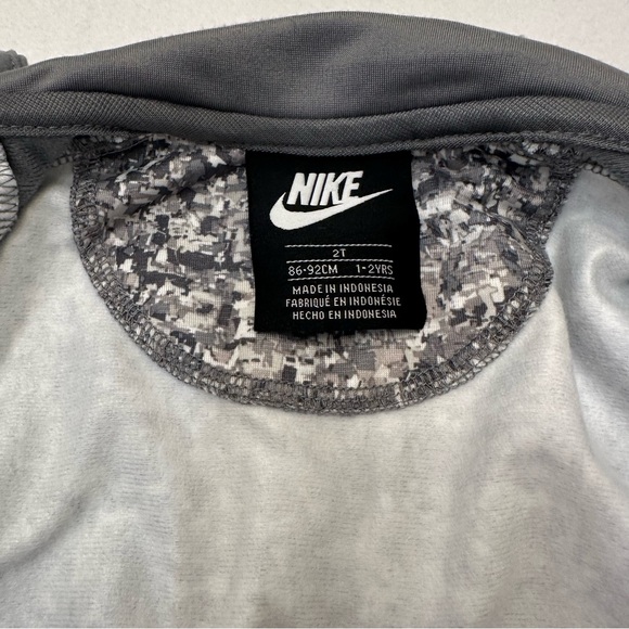 Nike Toddler Boy Camo Jogger and Zip Up Set Gray 2T - Picture 4 of 9